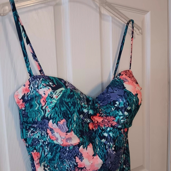 Old Navy Women’s Floral One Piece Swimsuit - Picture 2 of 14